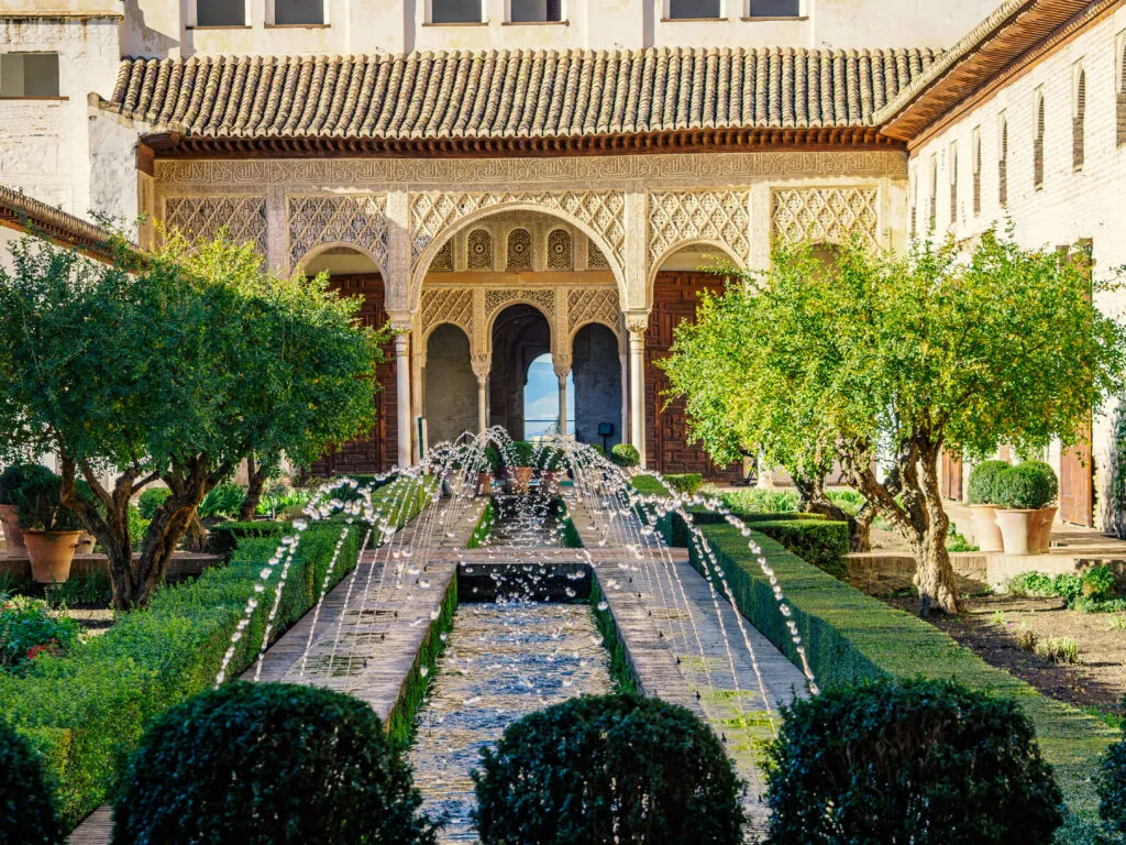 fontána v zahradách alhambra v granada